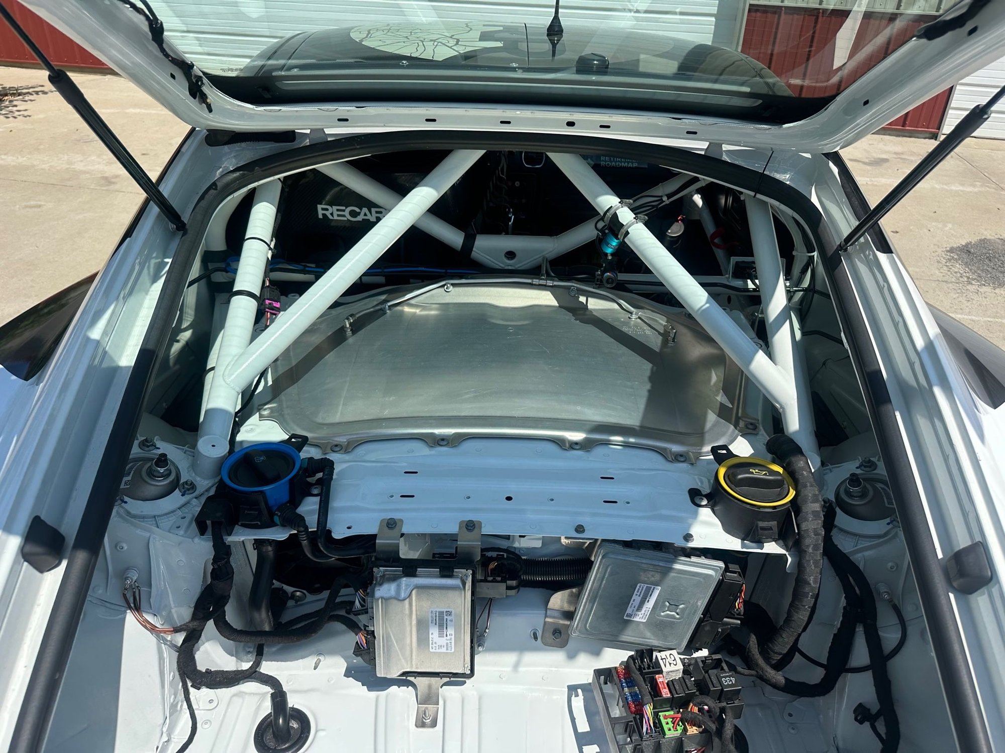 2020 Porsche 718 Cayman - 2020 Porsche GT4 Clubsport Competition - Used - VIN WP0ZZZ98ZLK299779 - 5,953 Miles - 6 cyl - 2WD - Automatic - Coupe - White - Lewisport, KY 42351, United States