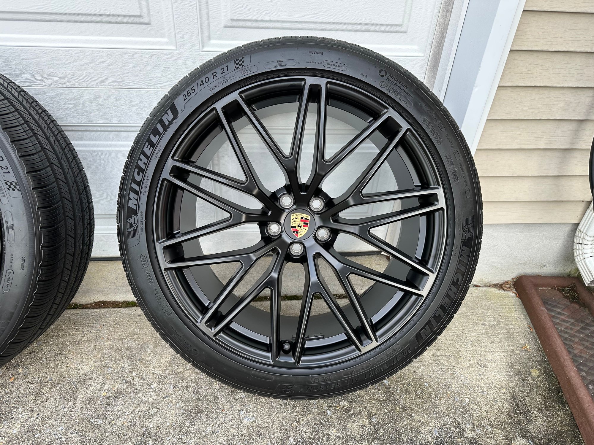 Wheels and Tires/Axles - Macan GTS 21” RS Spyder Design Wheels with TPMS and Center Caps - Used - 2015 to 2024 Porsche Macan - Deptford, NJ 08096, United States