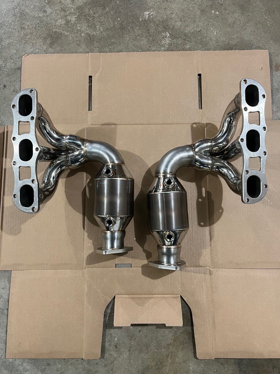 Headers showing O2 bung locations