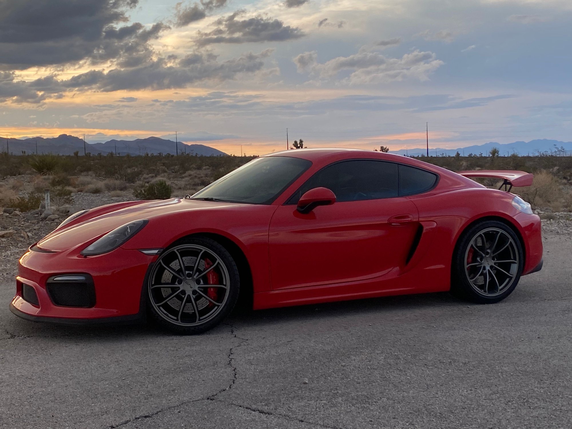 2016 Porsche Cayman GT4 - FS: 2016 GT4 - Used - VIN wp0ac2a81gk192197 - 11,119 Miles - 6 cyl - 2WD - Manual - Coupe - Red - Las Vegas, NV 89106, United States