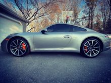 Picked the 911 up from getting new brakes and painted calipers 