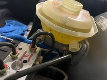 Am i Missing a hose from the side of the reservoir?