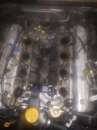 Intake ports are cover ed with dirt,i think it is the oil that e tu in burnt until i put Gb baffle... 