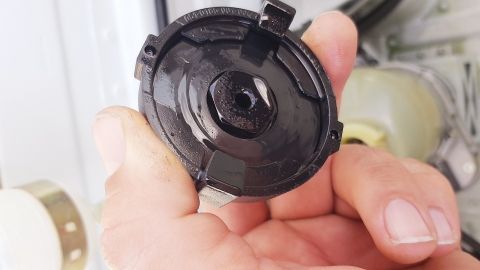 is the sealing ok - it sits very loose on the reservoir