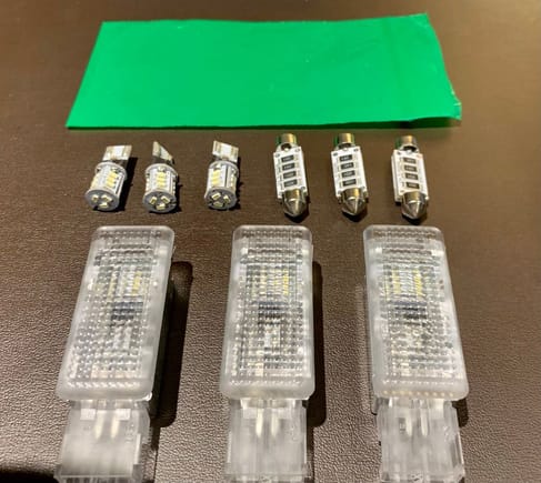This is an incomplete kit - missing one of the Canbus 194 LED elements (cylindrical ones on the upper left. Should have been 4 of them in my kit. One for each door, and two for the dome element map lights.