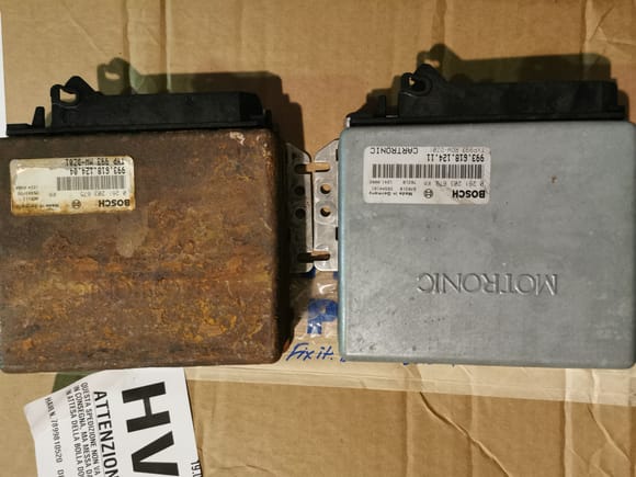on the left the not varioram Control unit coming from the submerged 993, on the right a varioram control unit 