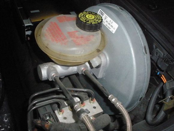 nice clean master cylinder. It was very low before I started working on the brakes. They were all capped though.