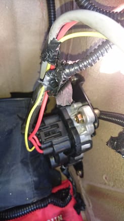 red wire has power, the second ground has ground but ground far end of the connector doesn't have ground is the same wire that is inside the grey thick one.