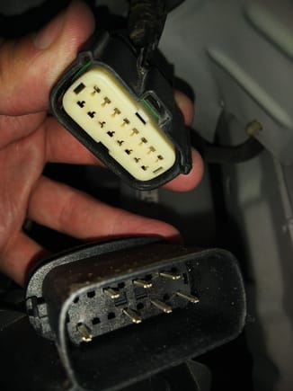 Mustang 2014 connector( there's also another small one of the turn signal)
