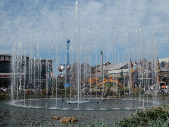 Dancing fountain waters