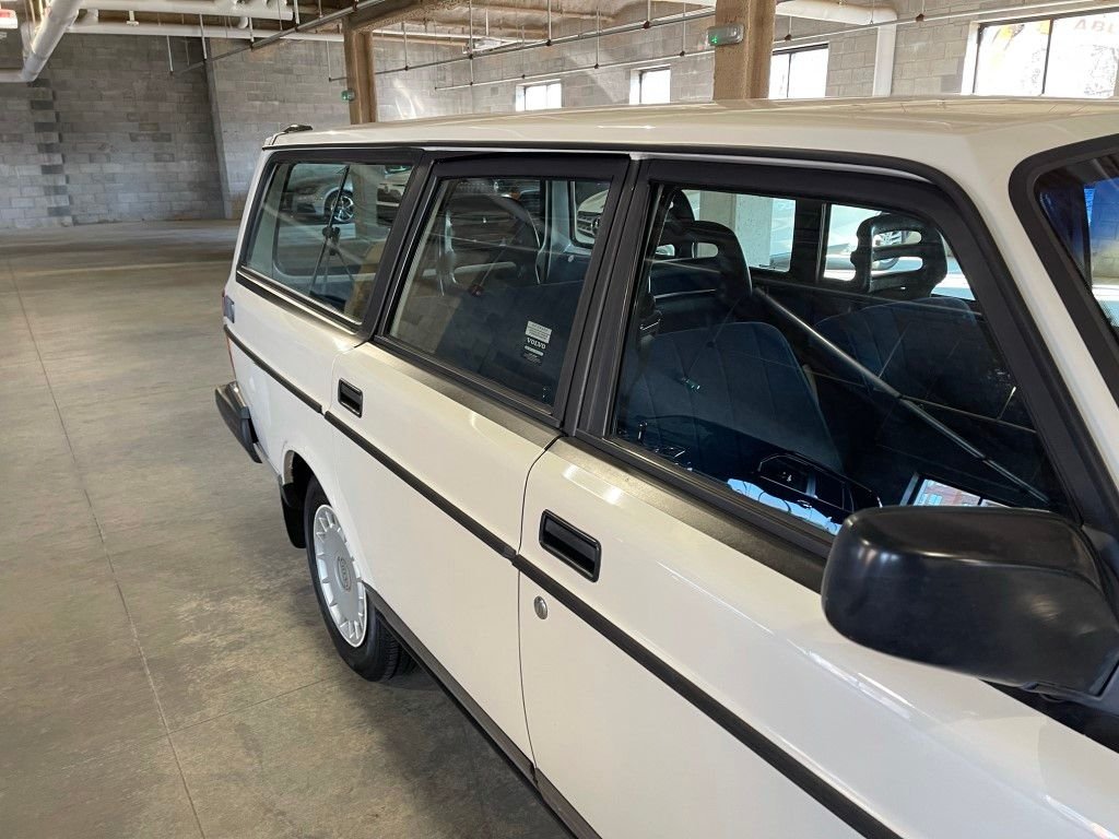 1992 Volvo 240 - 1992 Volvo 240 Wagon *One Owner* *Excellent Condition* - Used - VIN YV1AW8806N1927487 - 4 cyl - 2WD - Automatic - Wagon - White - Exton, PA 19341, United States