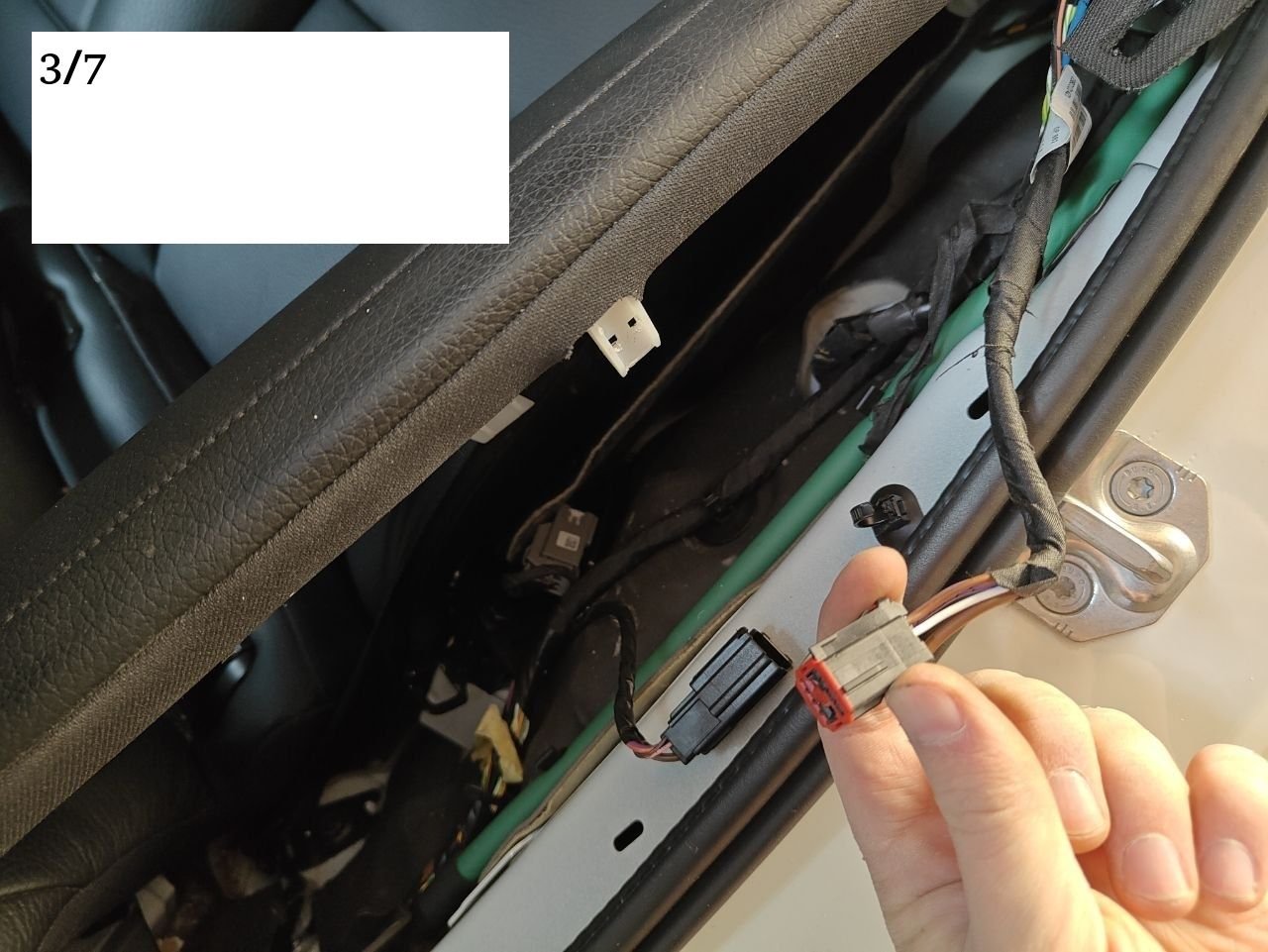 3/7 better image of the plug inside the car