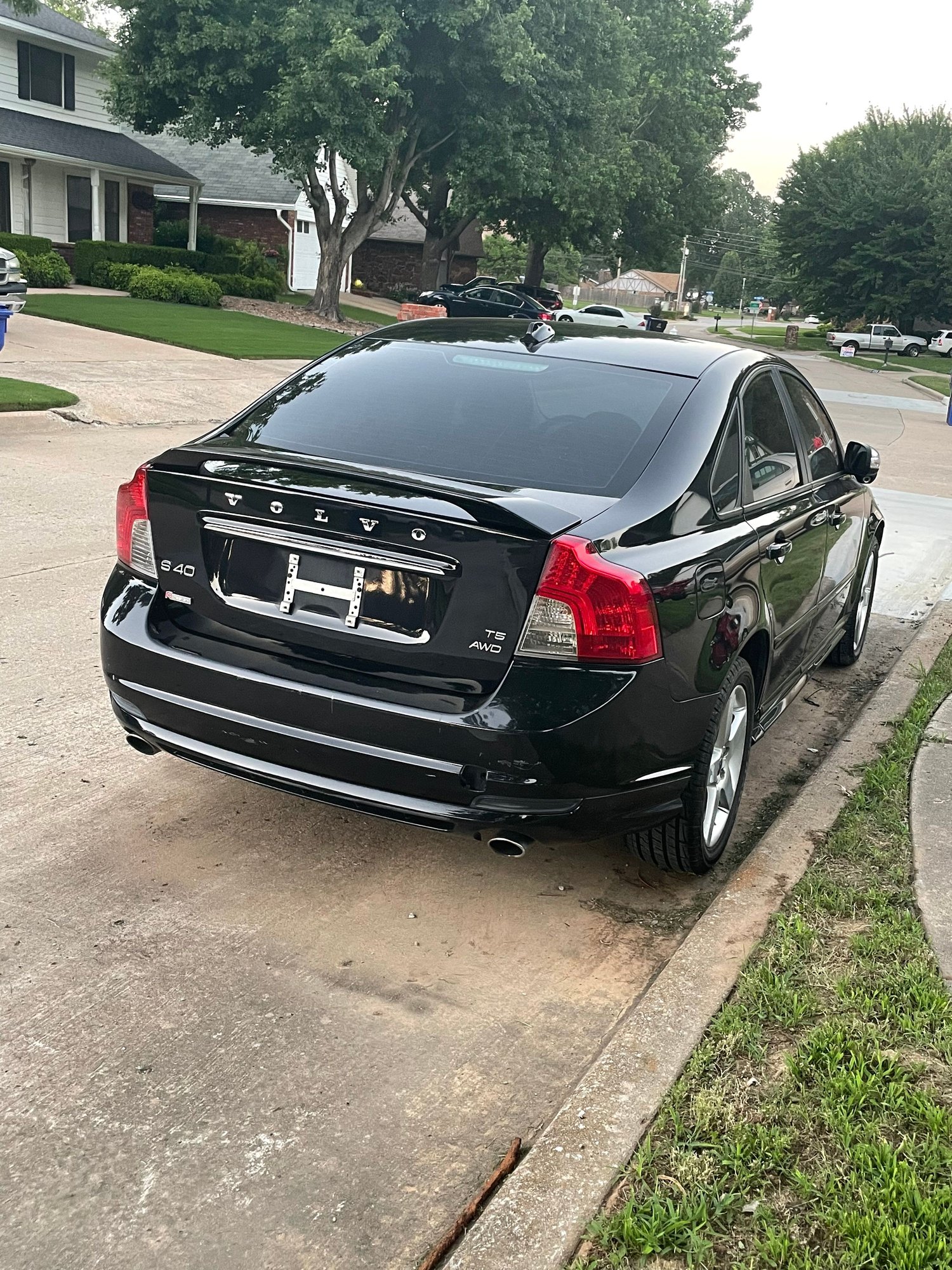2010 Volvo S40 - 2010 Volvo S40 (Turbo) R-Design / AWD - Used - VIN YV1672MHXA2506825 - 120,000 Miles - 5 cyl - AWD - Manual - Sedan - Black - Tulsa, OK 74135, United States