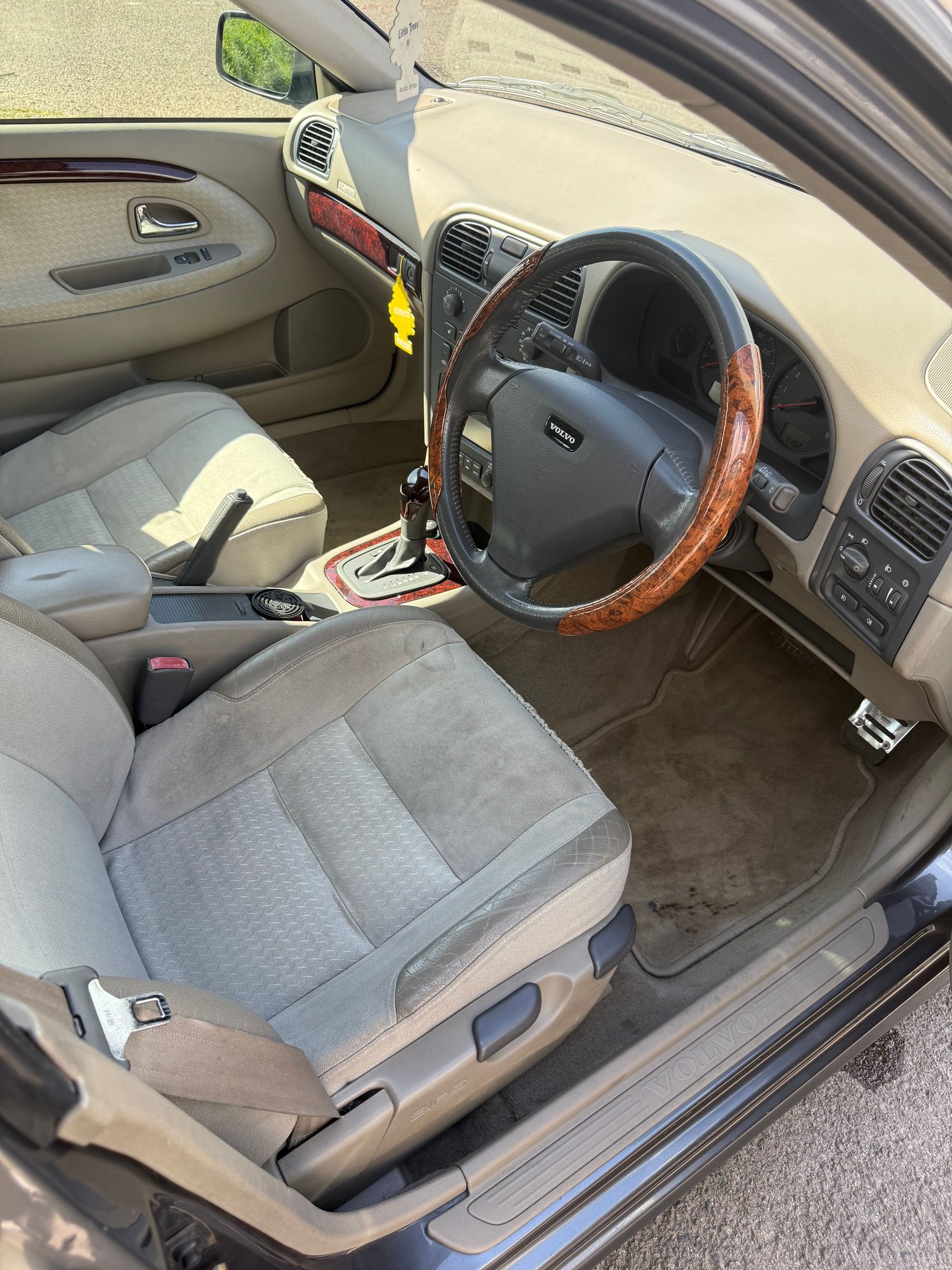 2002 Volvo V40 - 2002 volvo v40 1.9(2)T SE - Used - VIN GV52 XKJ - 81,000 Miles - 4 cyl - 2WD - Automatic - Gray - Harlow CM194D, United Kingdom