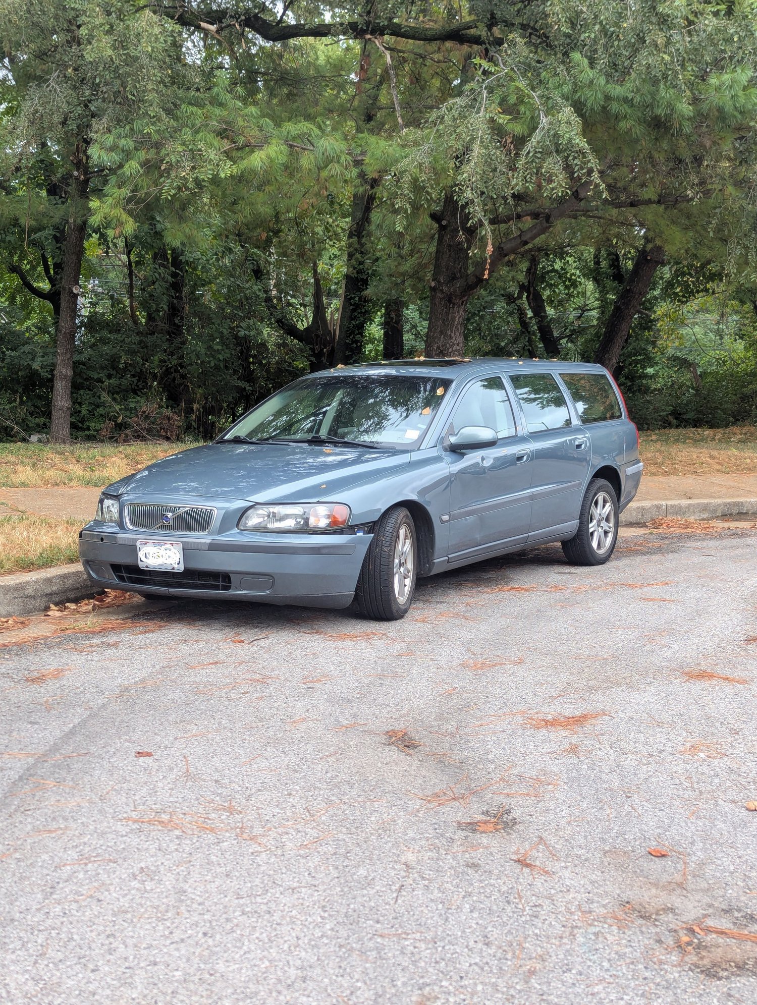 2003 Volvo V70 - 2002 V70 - great for parts or a project car - Used - VIN YV1SW61RX22238107 - 174,000 Miles - Automatic - Blue - St Louis, MO 63112, United States