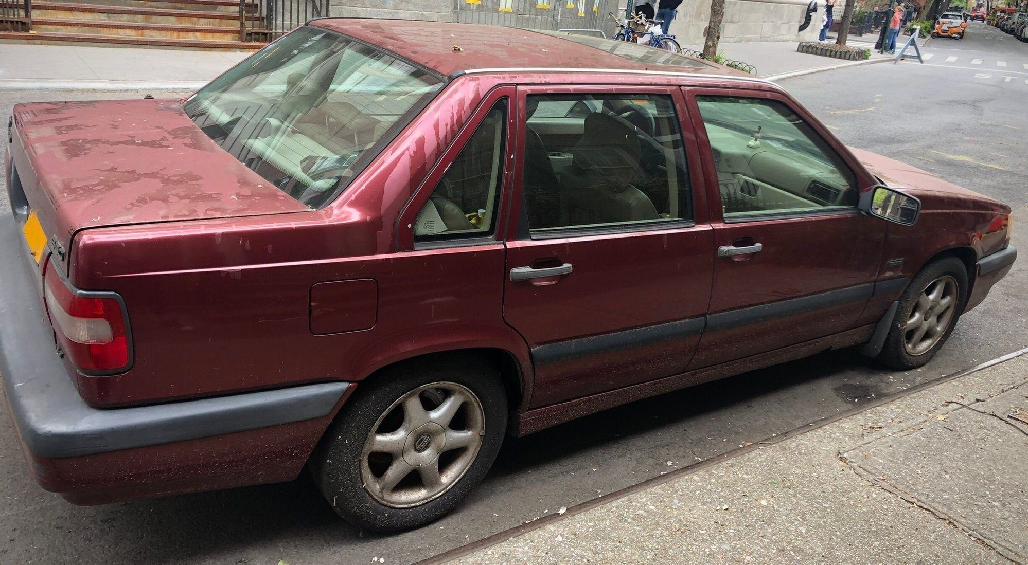 1995 Volvo 850 - 1995 Volvo 850 GLT Sedan - $500 cash - in Manhattan - Used - VIN YV1LS5512S1208135 - 5 cyl - 4WD - Automatic - Sedan - Red - New York, NY 10014, United States