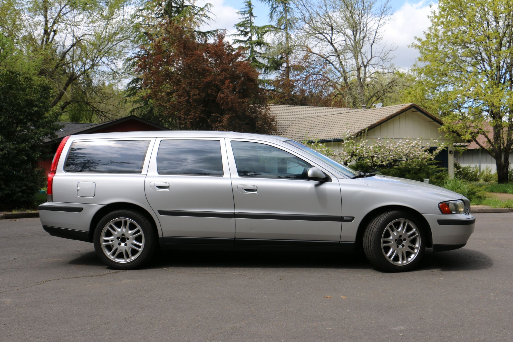 2001 Volvo V70 - 2001 volvo v70 t5 station wagon, new transmission, excellent condition - Used - Eugene, OR 97405, United States