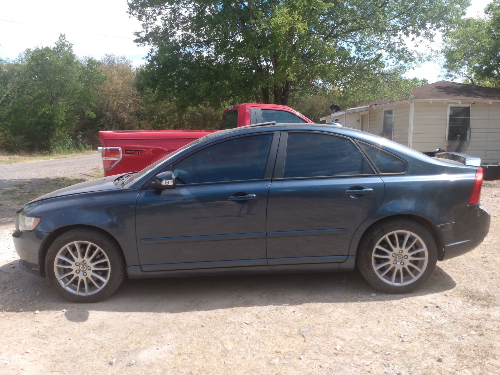 2009 Volvo S40 - Awesome car. Knocking in engine. But Interior and exterior is in amazing condition - Used - VIN YV1MS382392467976 - 137,000 Miles - 2 cyl - 2WD - Automatic - Sedan - Blue - Mexia, TX 76667, United States