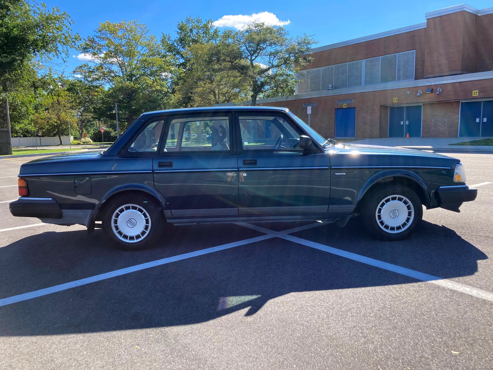 1993 Volvo 240 - 1993 Volvo 240 - Used - VIN YV1AS8804XXXXXXXX - 4 cyl - 2WD - Automatic - Sedan - Other - East Northport, NY 11731, United States