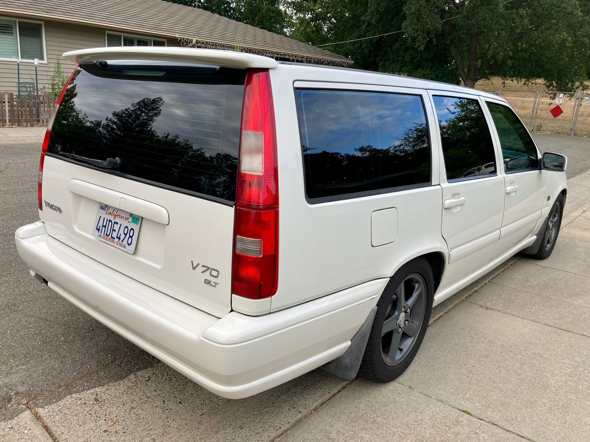 2000 Volvo V70 - 2000 VOLVO V70 V70R GLT AUTO TURBO CLEAN special interior - Used - VIN YV1LW56D4Y2637129 - 164,200 Miles - 5 cyl - 2WD - Automatic - Wagon - White - Sacramento, CA 95832, United States