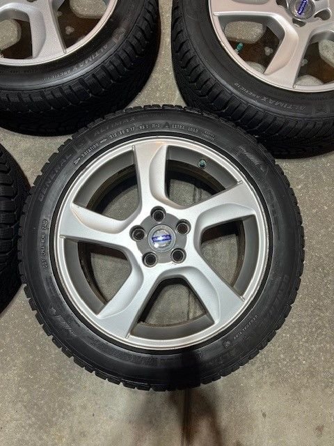 Wheels and Tires/Axles - Set of 4 General Altimax snow tires on oem volvo wheels, TPMS sensors, oem lug bolts - Used - 2010 to 2025 Volvo S60 - Buffalo, NY 14225, United States