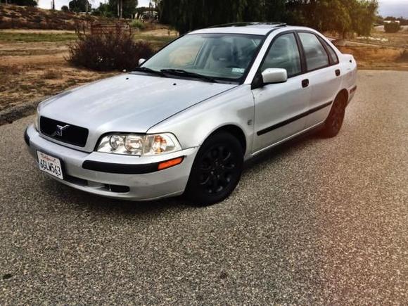 Mint. 
2001 S40