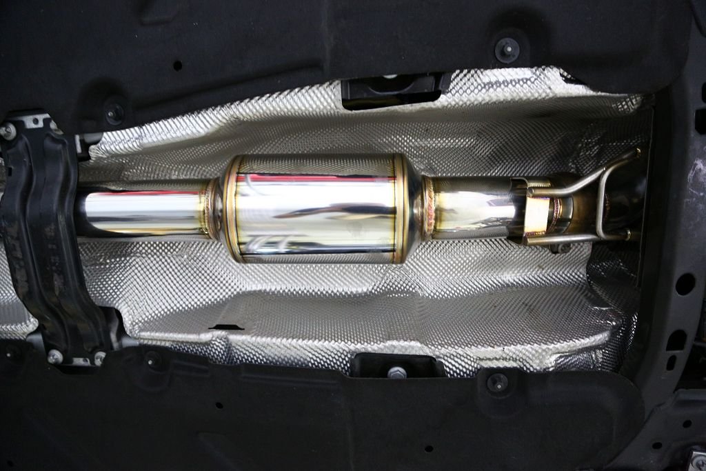 Mercedes Benz A45 AMG Valvetronic Exhaust System by Armytrix flyby