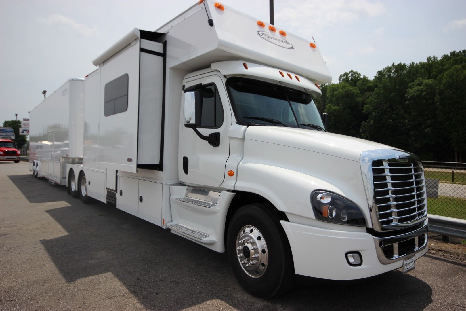 2017 Renegade Sportdeck 1700DS 17ft Toterhome 525HP