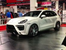 Caractere Exclusive widebody Porsche Cayenne Turbo with 22&quot; CEC c883 in matte black/machined