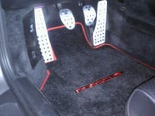 Aluminum pedals and new mats with red &quot;Porsche&quot; and red piping