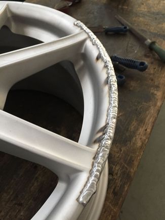 Welded the wheels where the "real" repairshop only cut the marks away on a lathe. So I rewelded the lost material back.