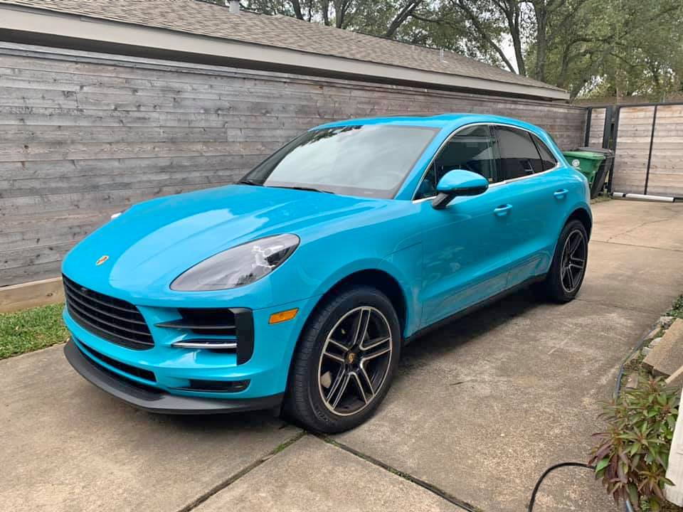 Porsche macan miami blue