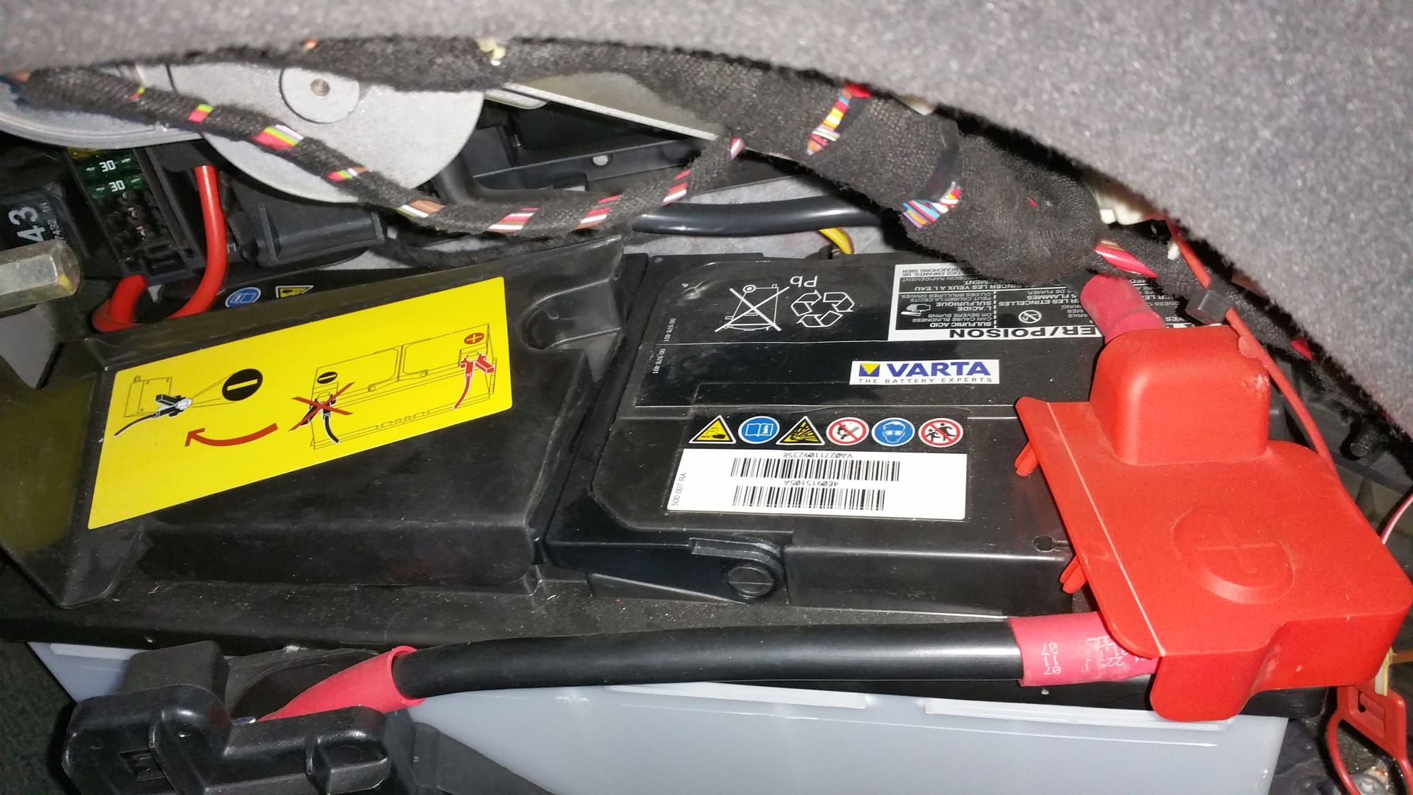 AUDI A3 A4 B7 B8 BATTERY REPLACEMENT REMOVE HOW TO CHANGE
