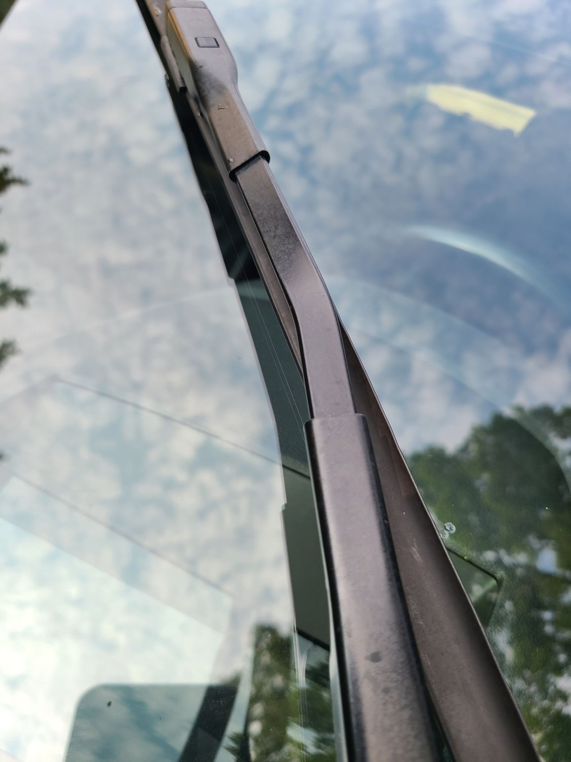 Windshield Wiper Arm Bent? AudiWorld Forums