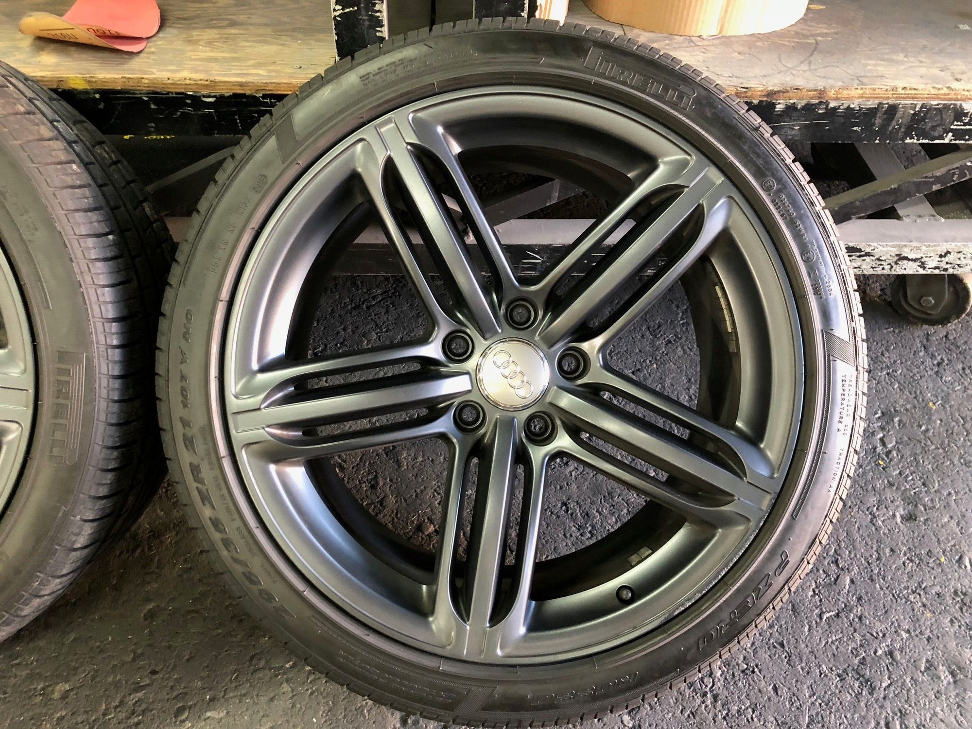 Audi Q7 FS in BC Audi Q7 peelers 21" custom powdercoated anodic black