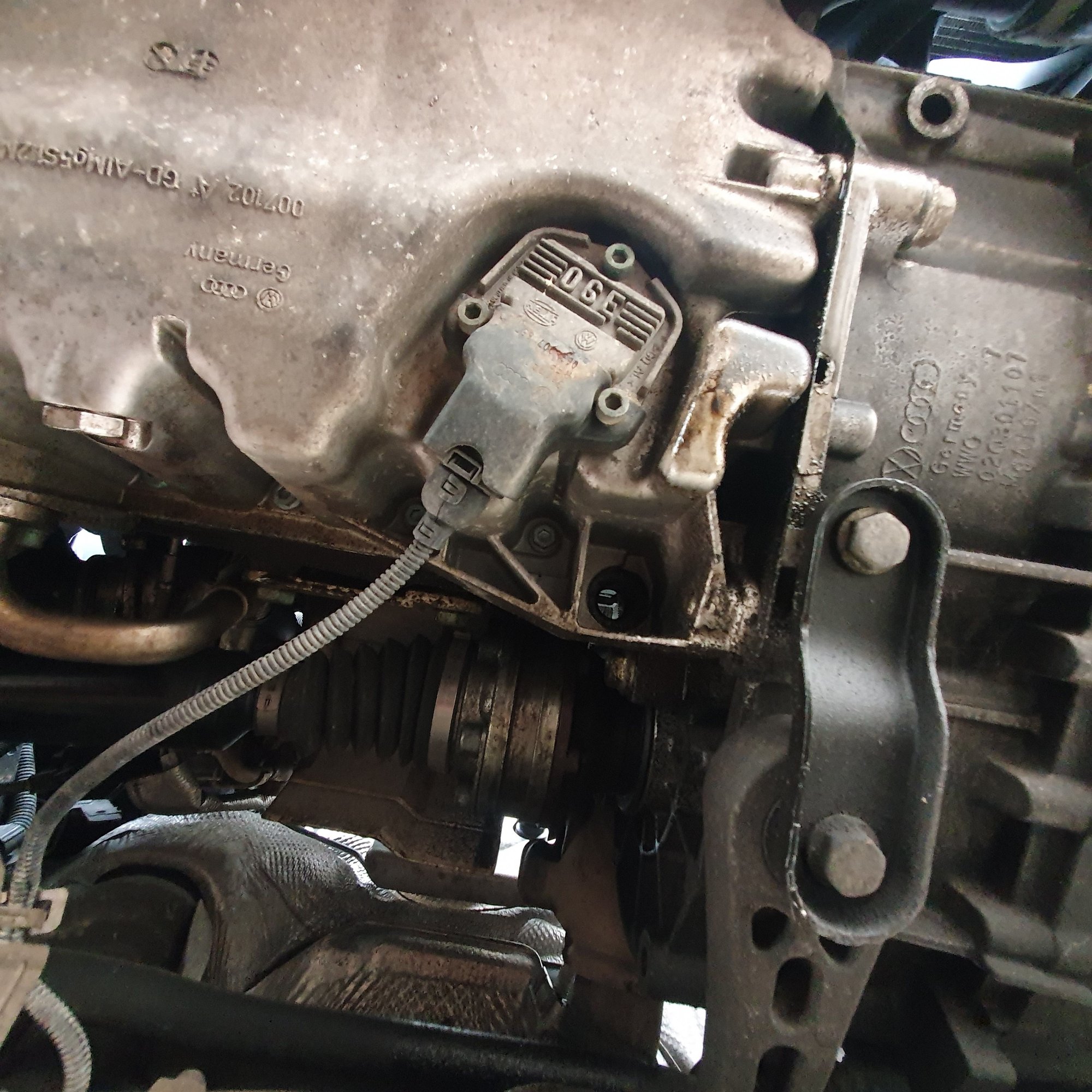 Audi A3 8P Oil Leak Diagnosis & Repair - n3oqemx