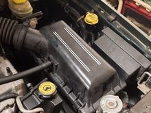 Air filter cover ridges