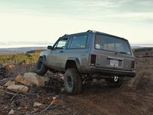 These rear shocks just don't cut it. Ranchos for a 3" lift, on a 4"+ lift. Not a whole heck of a lot of downtravel, this is a tire lifted.