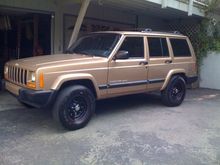 I installed these black 15'' steel wheels a week after I bought Goldie. Wheel Works in Walnut Creek Ca. did a great Job!