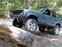 1999 xj and sway bar disconnect shots.
