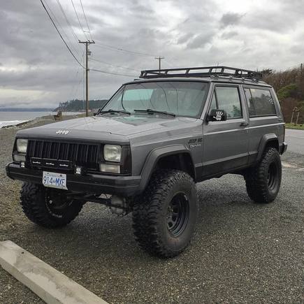 Got some 33x12.5 BFG Mud Terrains. Same tire as before, just bigger.
