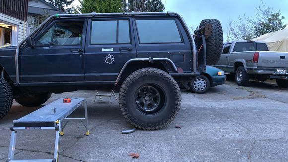 Left the hoops a little big to the rear so I can fit 37’s later 😋