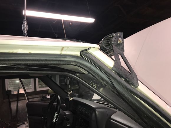 Temporary antenna setup routed through the passenger door mouldings and weatherstripping