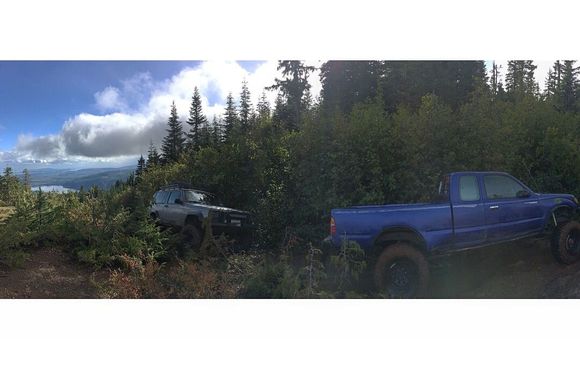 Same trip up to the top of the abandoned ski hill. That’s my buddies SASd Tacoma. Absolutely wicked truck. Trailgear rock assault front housing, ARB feont locker, Detroit rear, 4.88s, 35s, etc.