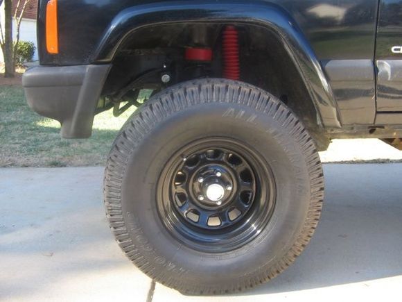 32" procomp / 2" skyjacker spacer / 3" skyjacker springs / skyjacker nitro shocks / rough country quick disconnects