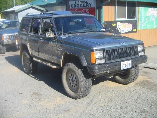 Stopping to air up at the Hwy. 9 store. Closest civilization to Walker Valley. About 9 miles out.