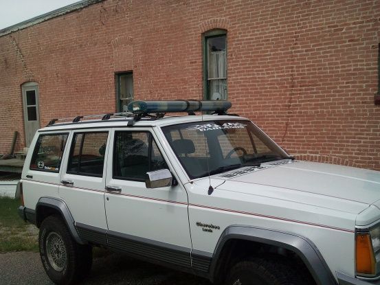 This is a Jetsonic modified light bar. It has 5 rotators total, It has 2 alley lights and wigwags