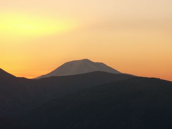 Just before Sunrises behinde Mt. Adams. Taken from St.Helens.