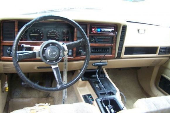 The interior. Gada love that wood grain.