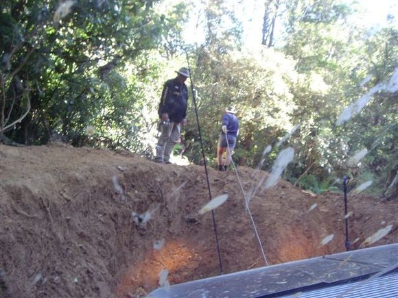 THOMSONS TRACK MAR 08 003[1] Me winching out of one of those "step from the ground to your roof Holes"
